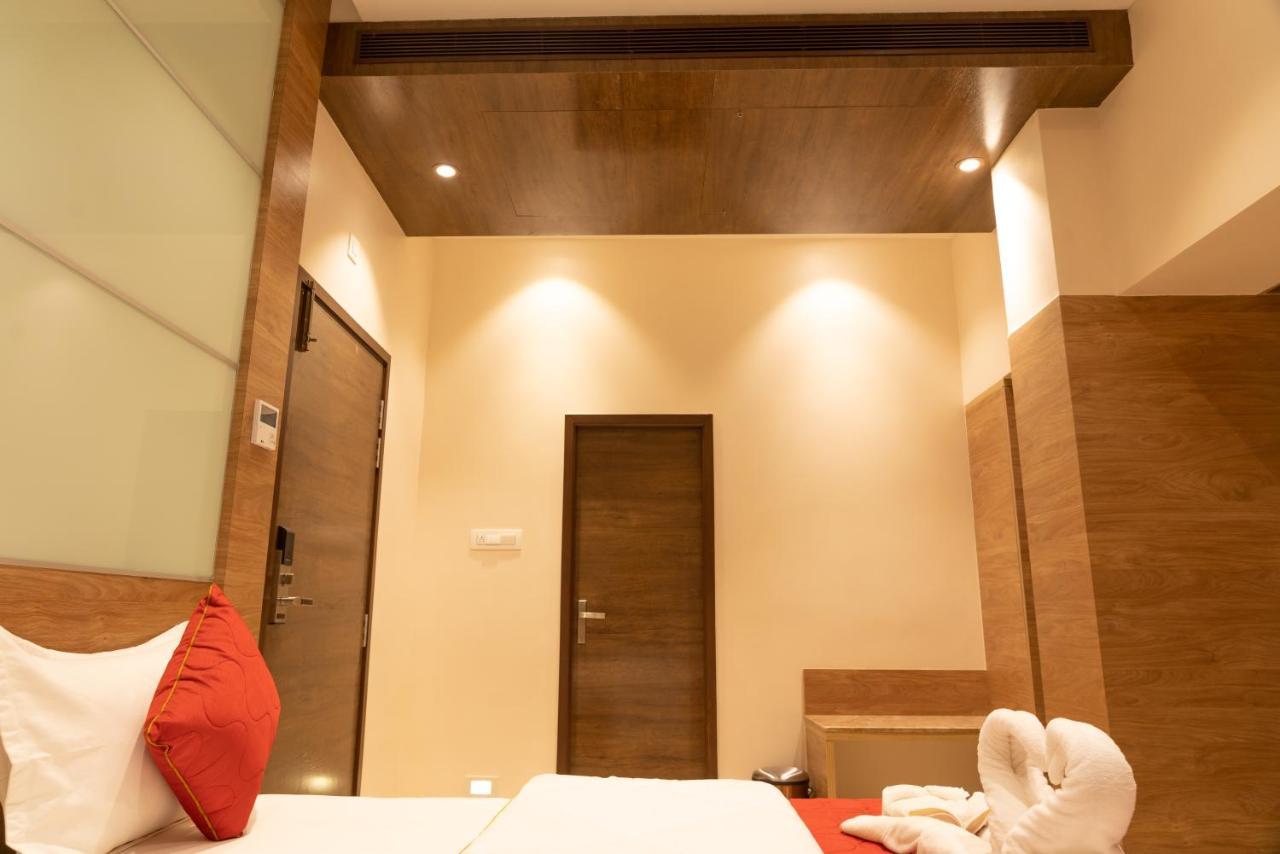 The Paradise Hotel - Luxury Stay Канчипурам Экстерьер фото