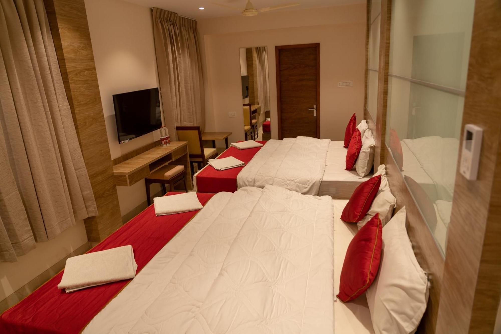 The Paradise Hotel - Luxury Stay Канчипурам Экстерьер фото