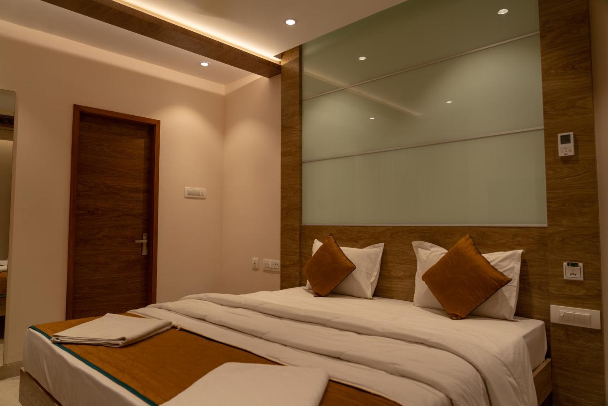 The Paradise Hotel - Luxury Stay Канчипурам Экстерьер фото